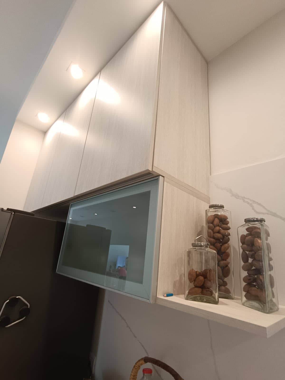 Cocina lineal contemporánea a medida
